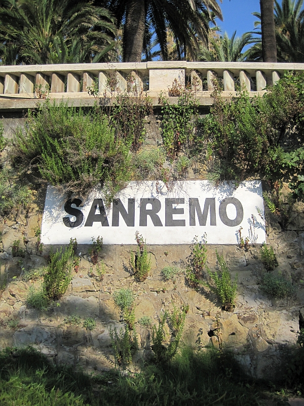 Ehemaliges Bahnhofsschild von Sanremo