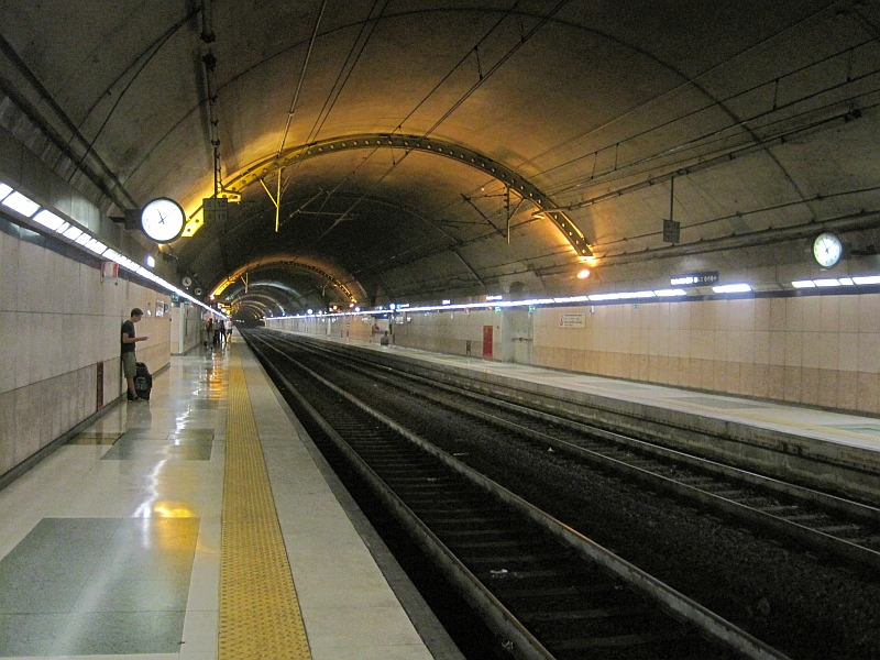 Bahnsteig des unterirdischen Bahnhofs von Sanremo