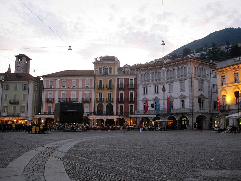 Tramschienen der ehemaligen Maggiatalbahn auf der Piazza Grande Locarno