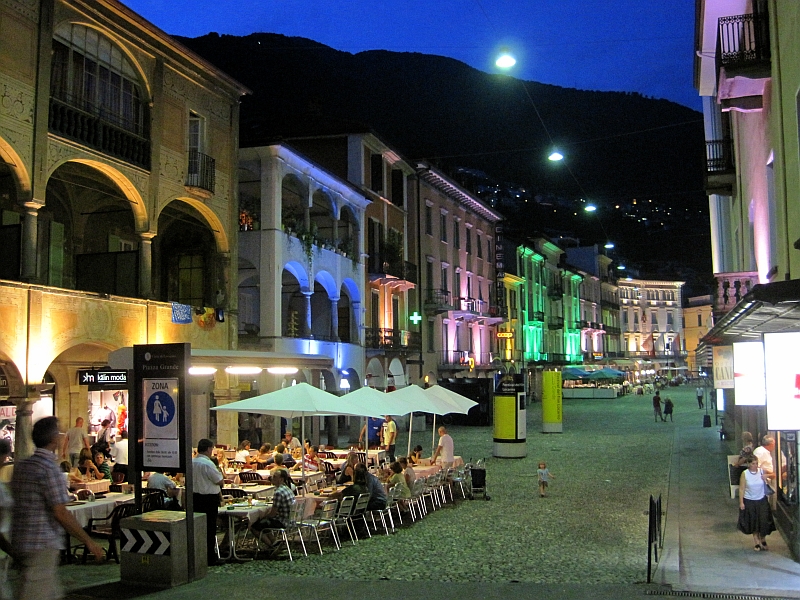 Piazza Grande in Abendbeleuchtung