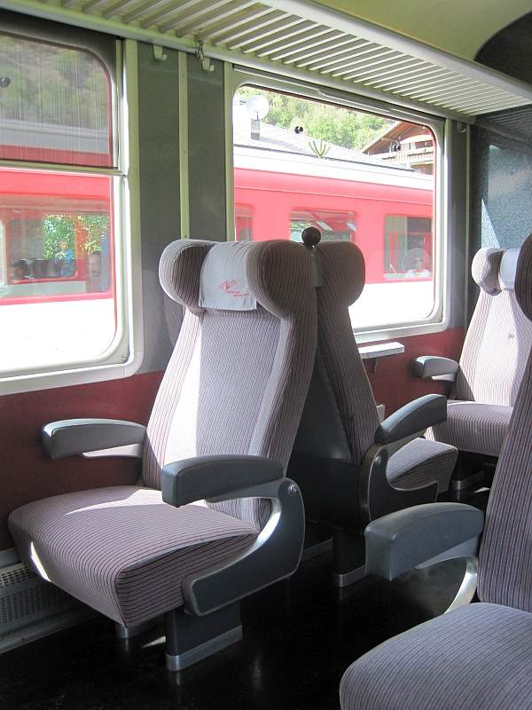 1. Klasse im Triebwagen der Matterhorn Gotthard Bahn