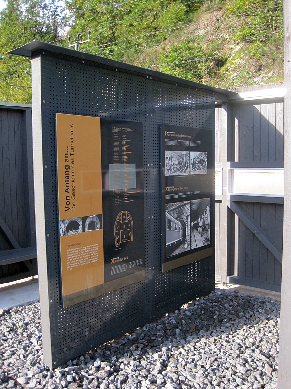 Infotafeln zum Tunnelbau an der Schwarzwaldbahn