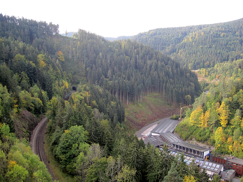Blick vom Vierbahnenblick auf die Schwarzwaldbahn