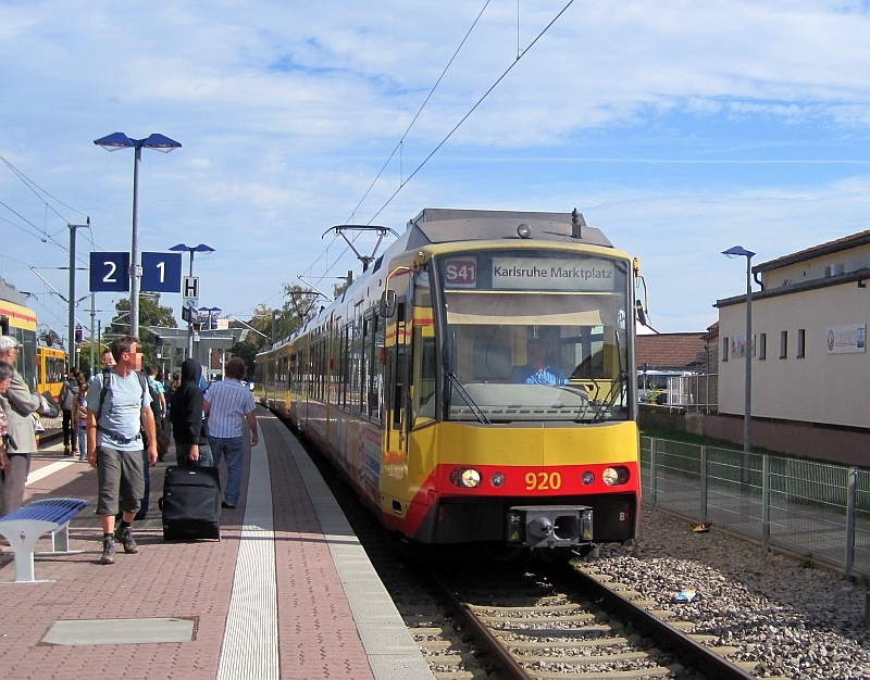 Karlsruher Stadtbahn am Haltepunkt Freudenstadt Stadt