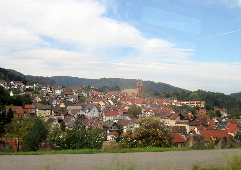 Fahrt auf der Murgtalbahn durch Forbach
