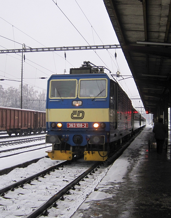 Einfahrt der Schnellzugs nach Cheb in Karlsbad