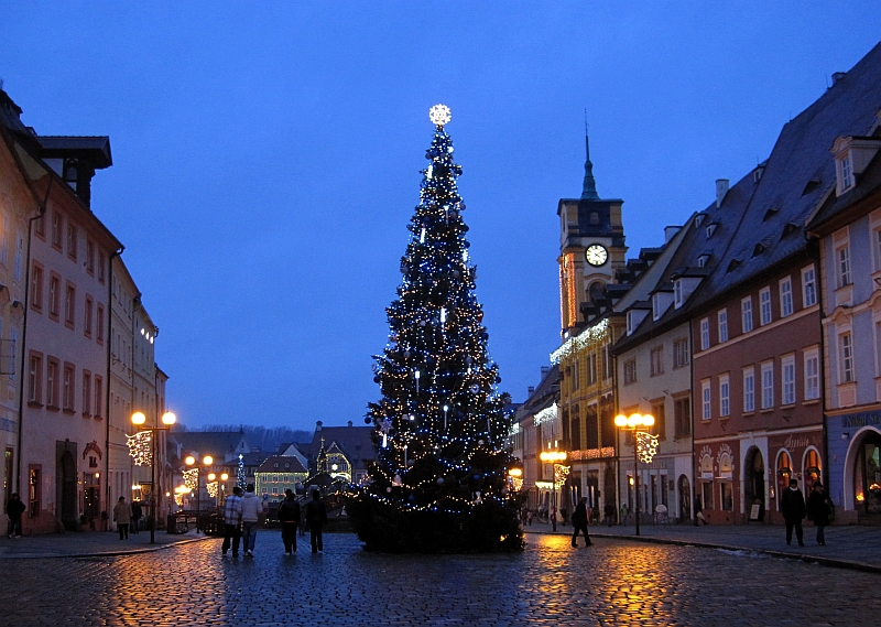 Weihnachtsbaum auf dem Marktplatz von Cheb