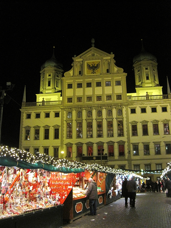 Christkindlesmarkt vor dem Rathaus Augsburg