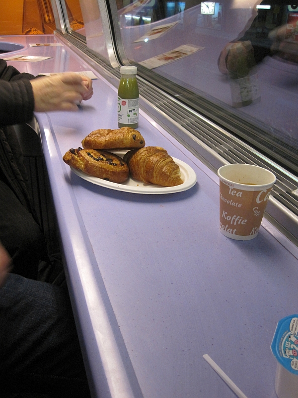 Frühstück im Bistro des TGV Duplex