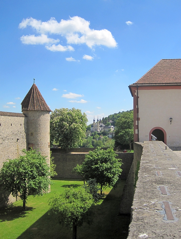 Festung Marienberg, im Hintergrund das Käppele