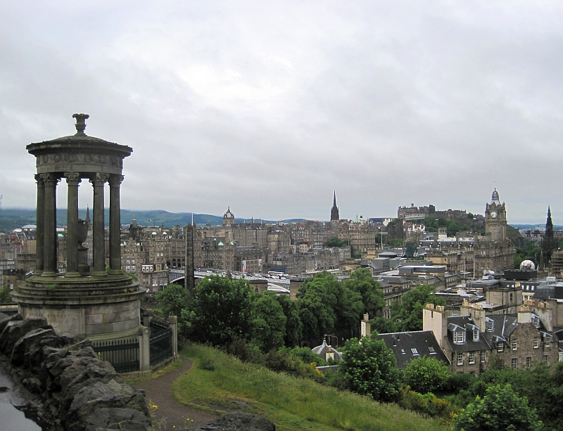 Blick vom Calton Hill auf die Altstadt von Edinburgh