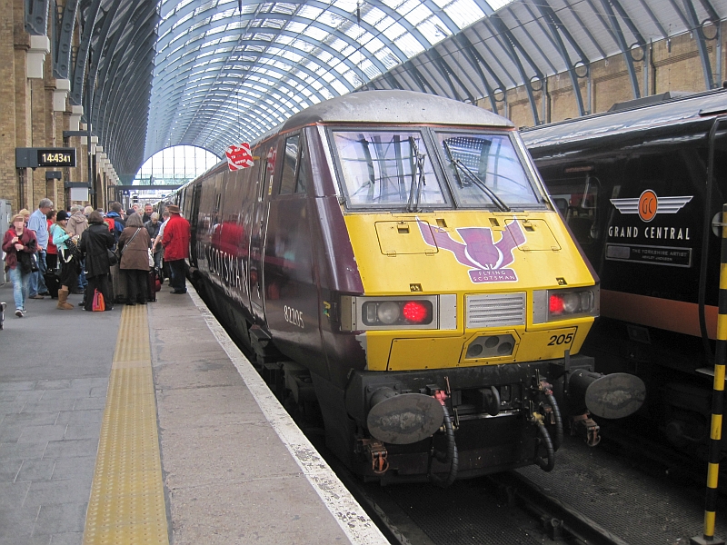 DVT-82205 des 'Flying Scotsman' in London King's Cross Station