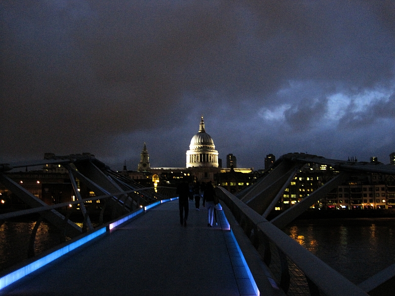 Millenium Bridge und St. Paul's Cathedral London