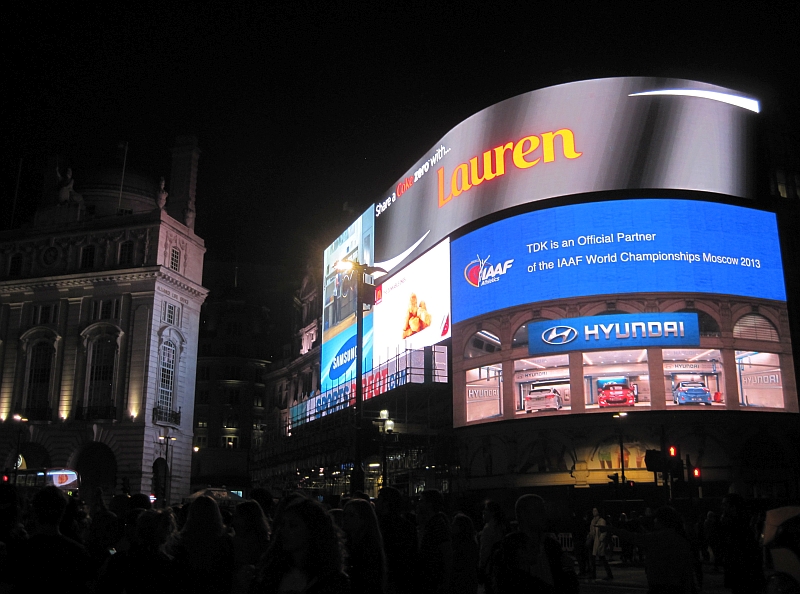 Piccadilly Circus London bei Nacht