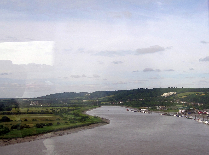 Fahrt im Eurostar über den River Medway