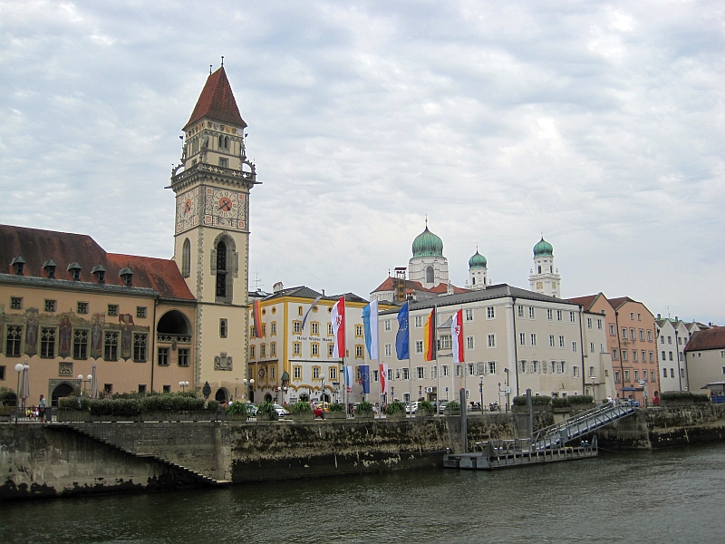 Passau mit Rathaus und Dom