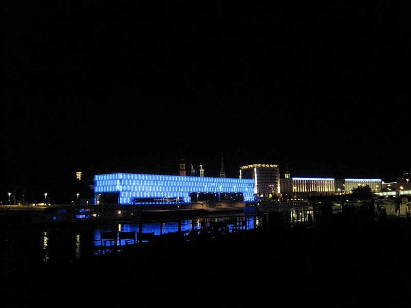 Lentos Kunstmuseum Linz bei Nacht