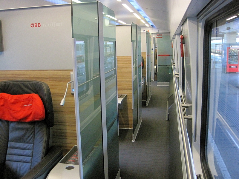 Seitengang in der Business-Class des Railjet