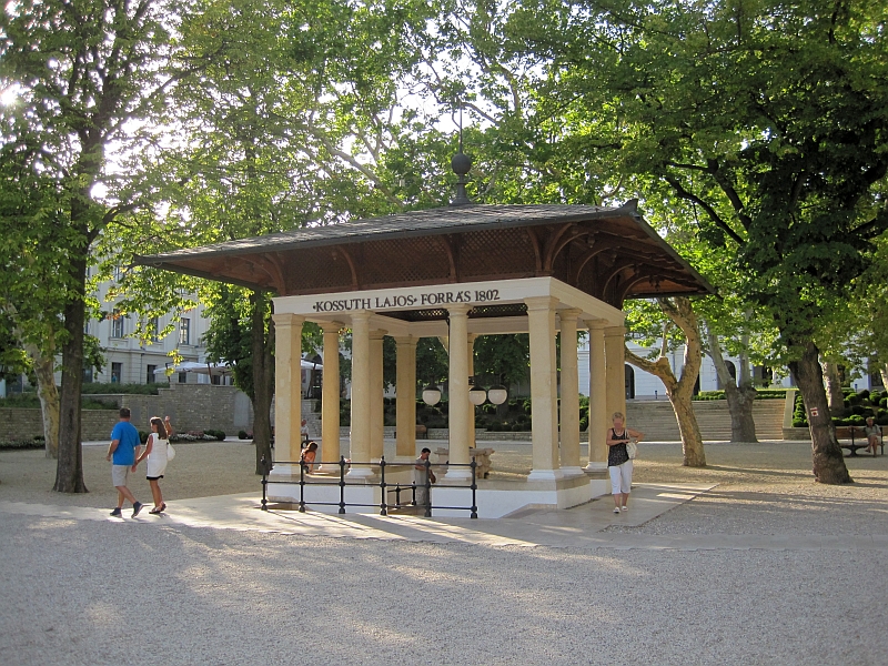 Trinkhaus über der Kossuth-Quelle Balatonfüred