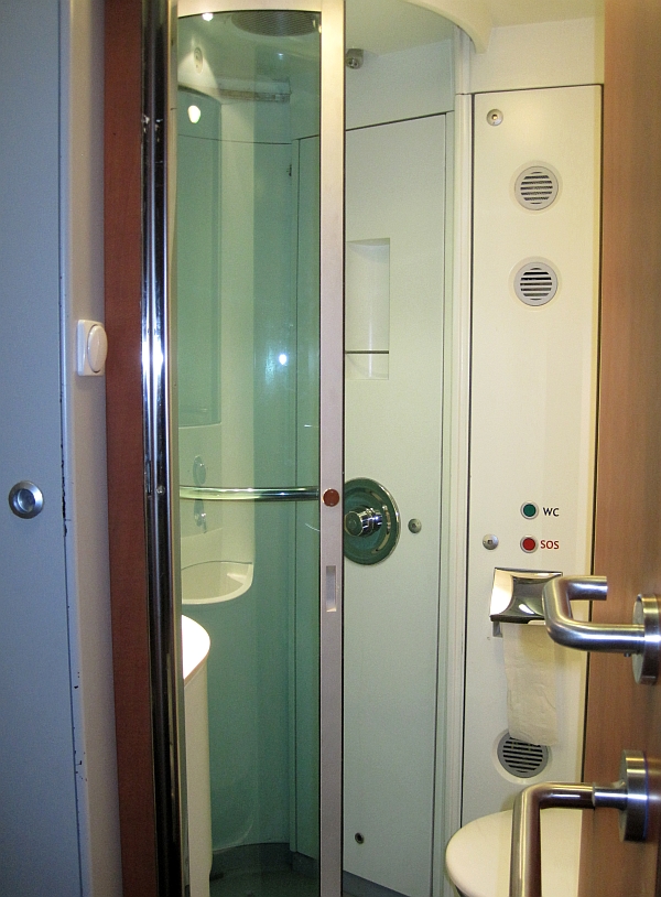 Dusche und WC im ÖBB-Schlafwagen