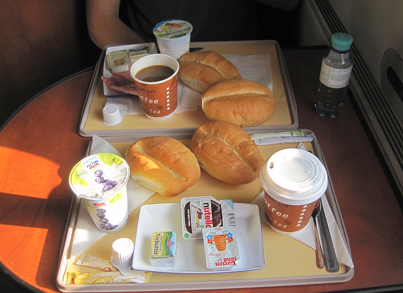 Frühstück im Schlafwagen des EN 464 Zürichsee