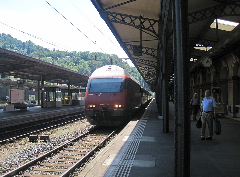 Einfahrt des SBB-InterRegios in Bellinzona