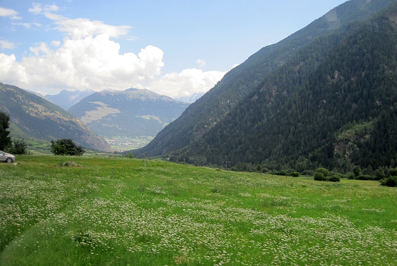 Fahrt durch das Münstertal (Val Müstair)