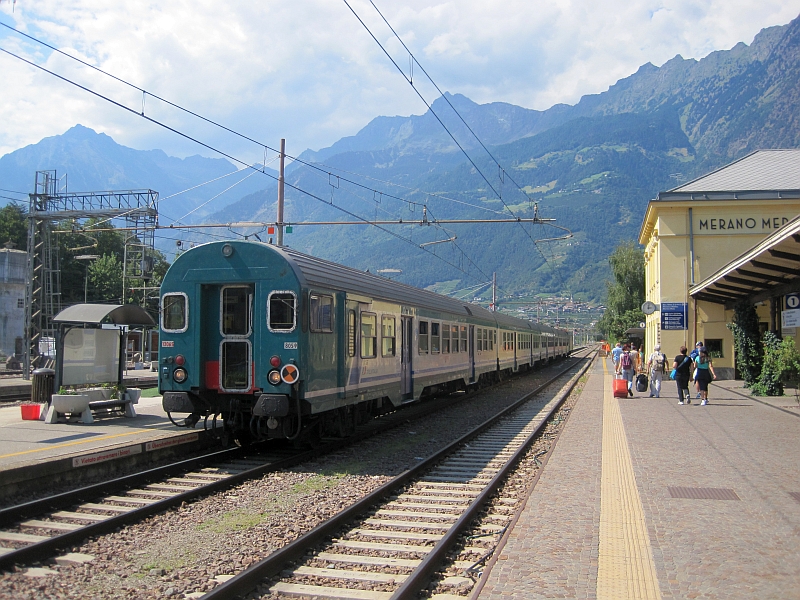 Regionalzug der Trenitalia in Meran