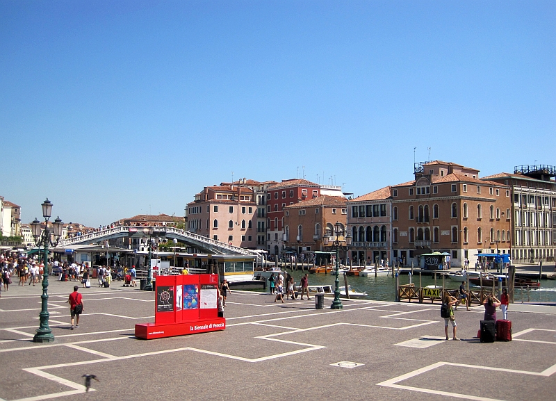 Blick vom Bahnhof auf den Canal Grande von Venedig