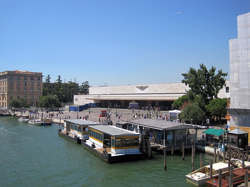 Blick von der Ponte degli Scalzi zum Bahnhof Venezia Santa Lucia