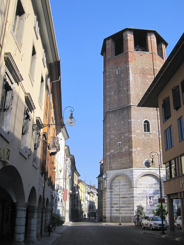 Glockenturm des Doms von Udine