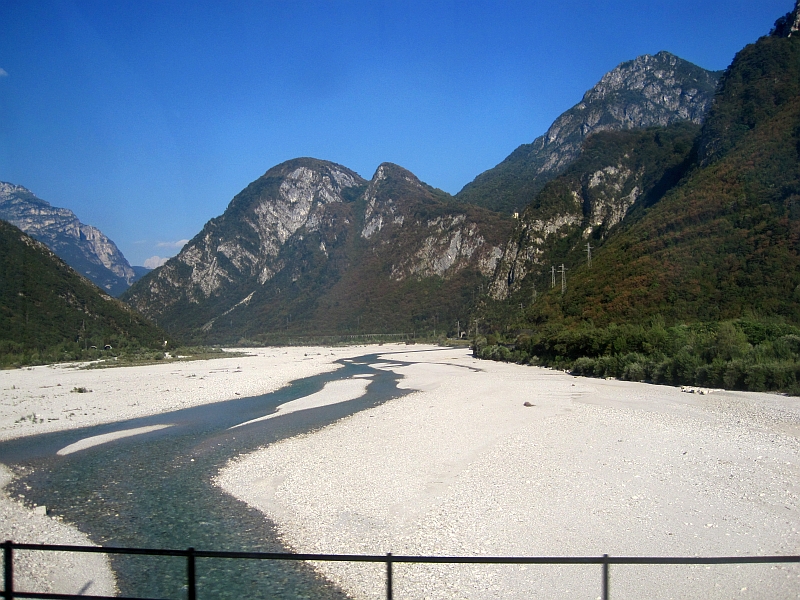 Blick aus dem Zugfenster im Fellatal