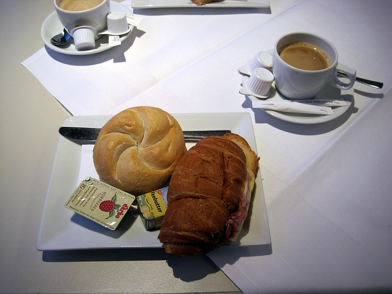 'Henry Frühstück' im ÖBB-Speisewagen