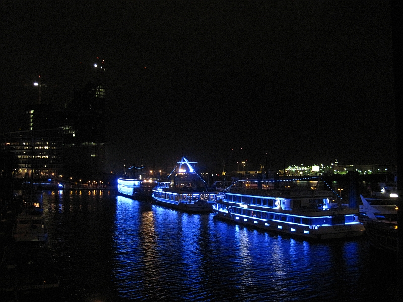 Hamburger Hafen bei Nacht