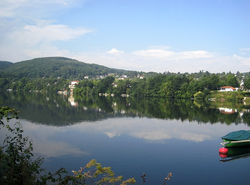 Fahrt in der Rurtalbahn am Stausee Obermaubach