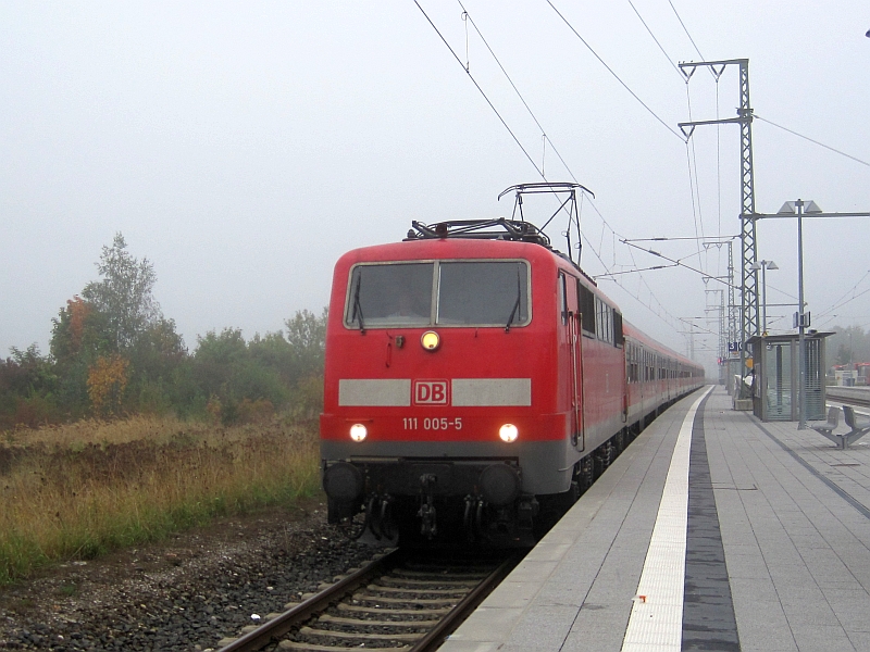 Regionalbahn mit BR 111 in Murnau