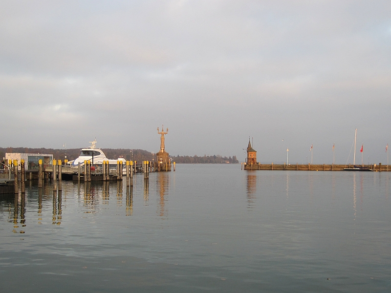 Herbstbild des Hafens von Konstanz