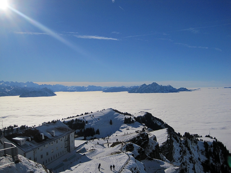 Bergpanorama über der Nebeldecke von Rigi Kulm