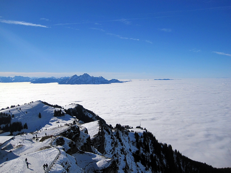 Bergpanorama über der Nebeldecke von Rigi Kulm