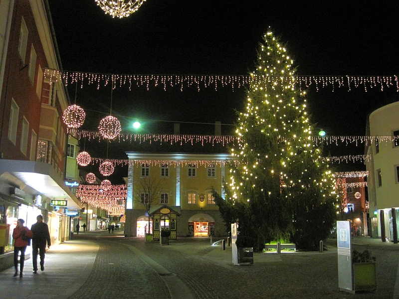 Weihnachtsbeleuchtung in der Altstadt von Lienz