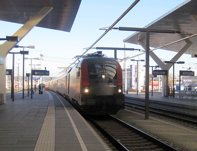 Einfahrt des Railjets in Salzburg