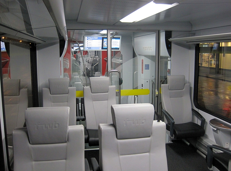 1. Klasse im Triebwagen der Frauenfeld-Wil-Bahn (FW)