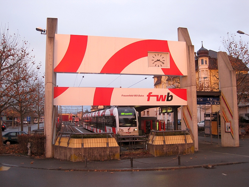 Bahnsteig der Frauenfeld-Wil-Bahn (FW) in Frauenfeld