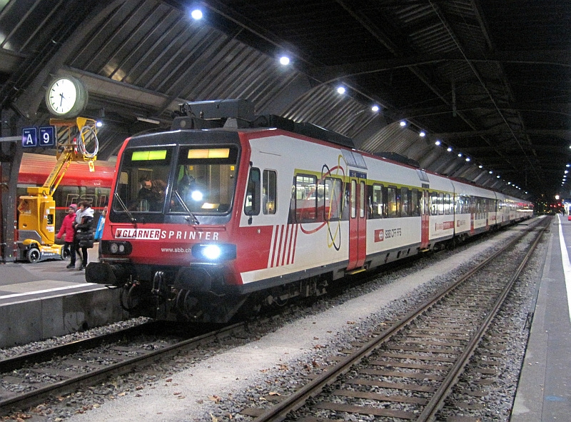 Glarner Sprinter im Hauptbahnhof Zürich