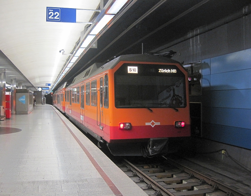 Triebwagen Be 4/4 der SZU Uetlibergbahn in Zürich Hauptbahnhof