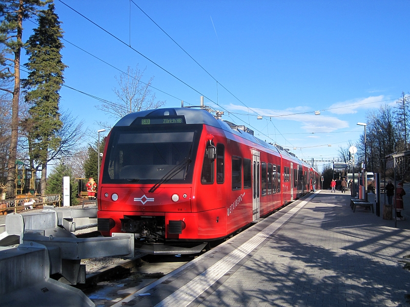 Triebzug der SZU Uetlibergbahn in der Bergstation