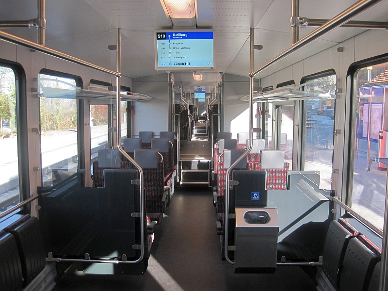 Innenraum Zweispannungs-Triebzug Be510 der SZU