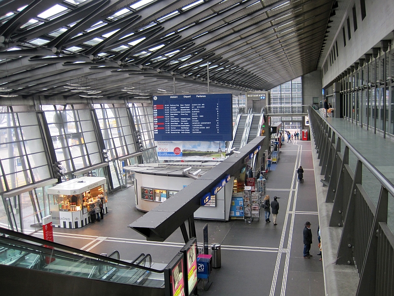 Blick in die Bahnhofsvorhalle von Luzern