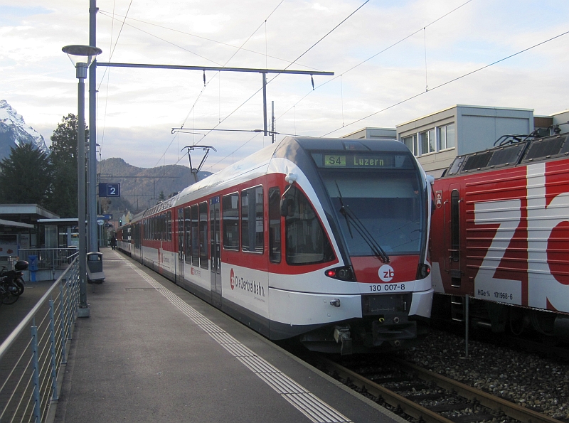 SPATZ-Triebzug der Zentralbahn in Stans