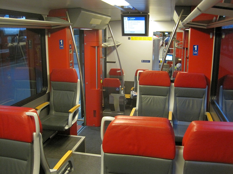 Innenraum 1. Klasse im SPATZ-Triebzug der Zentralbahn